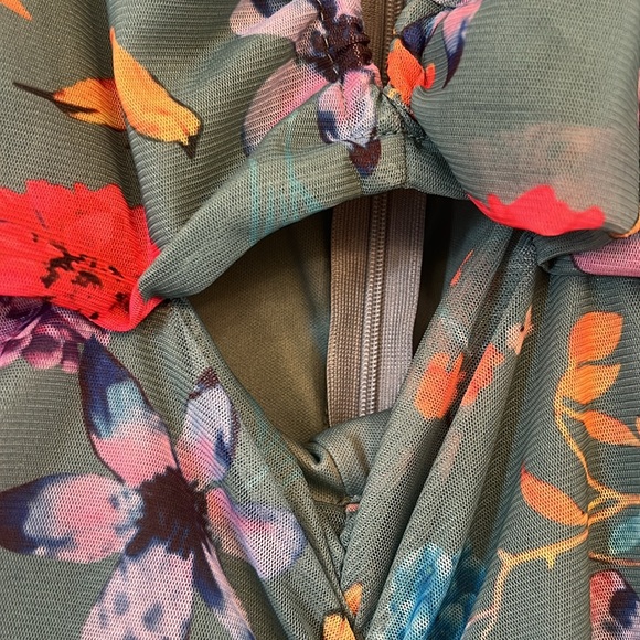 Dress - Picture 3 of 4